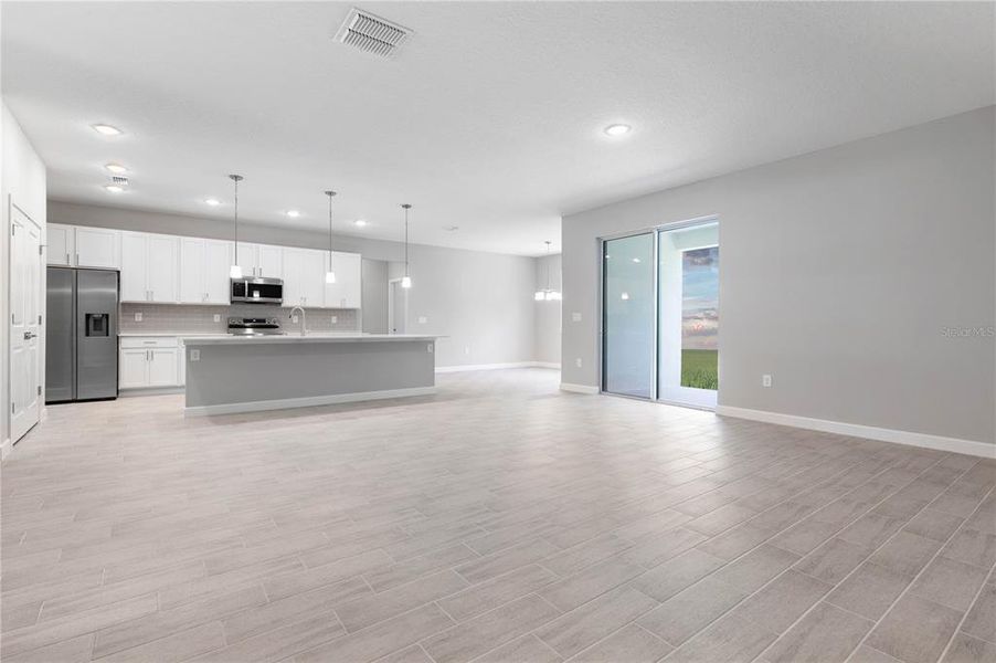 Spacious, unfurnished interior of a new home in , Cape Coral (Image 23).