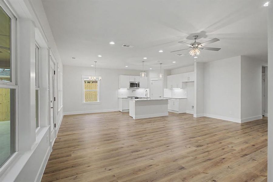 Spacious, unfurnished interior of a new home in , Dallas (Image 16).