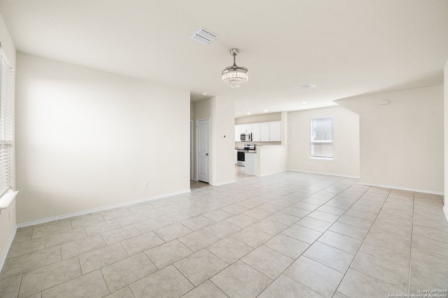 Spacious, unfurnished interior of a new home in Cinco Lakes, San Antonio (Image 37). Spacious, unfurnished interior of a new home in Cinco Lakes, San Antonio (Image 37).