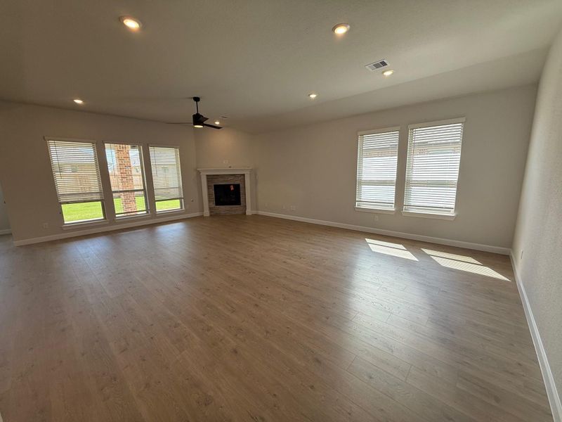 Spacious, unfurnished interior of a new home in Wellborn Settlement, College Station (Image 11).