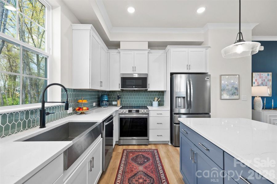 Beautiful finishes and custom backsplash