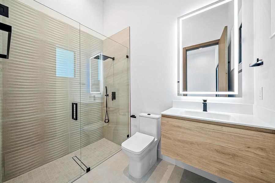 Bedroom 2's bathroom Bedroom 2's bathroom