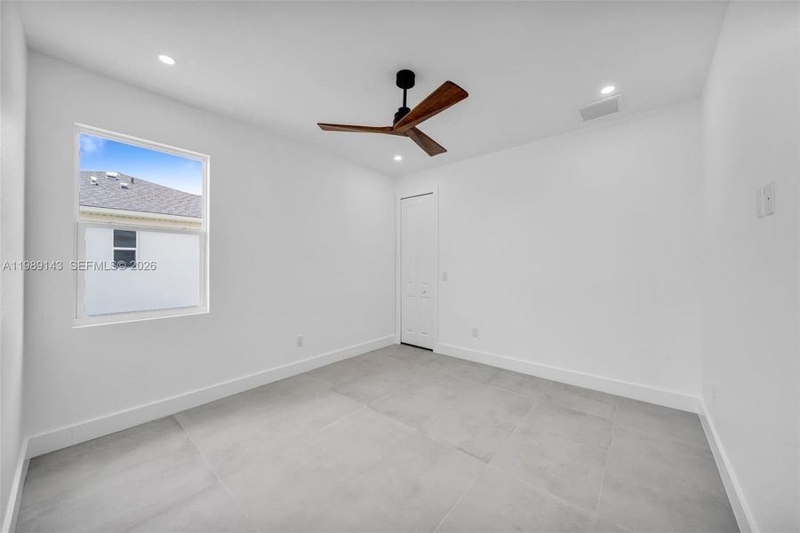 Spacious, unfurnished interior of a new home in , Cape Coral (Image 35).