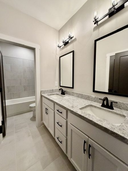 Furnished interior view inside a new home in Lakefield, Palmetto (Image 9).