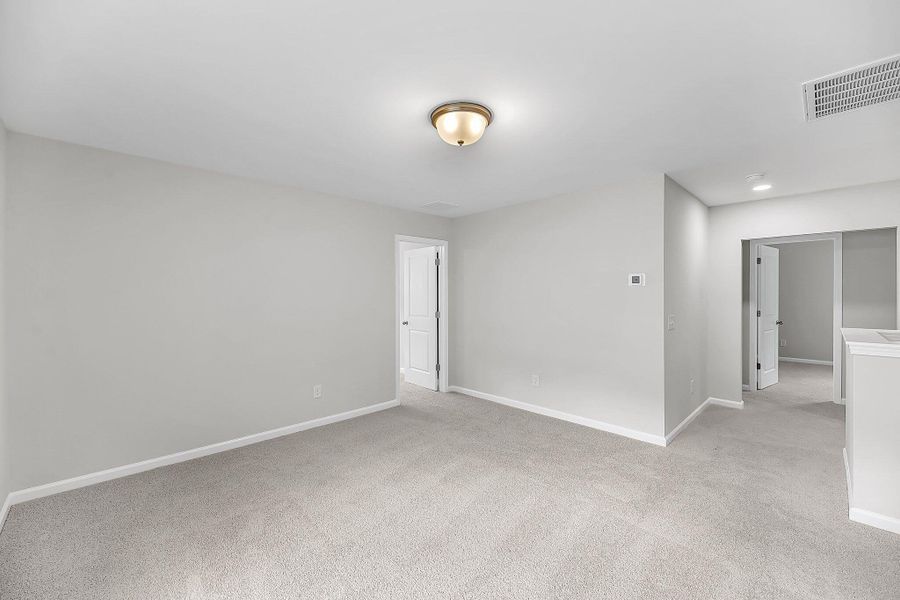 Spacious, unfurnished interior of a new home in Sweetgrass Station, Summerville (Image 16).