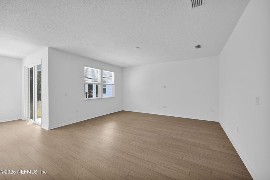 Spacious, unfurnished interior of a new home in Hyland Trail, Green Cove Springs (Image 19).