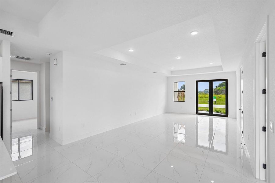 9-web-or-mls-W Broad Cir-S2404-009 9-web-or-mls-W Broad Cir-S2404-009