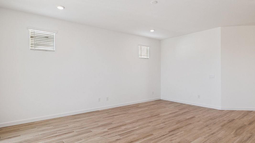 Spacious, unfurnished interior of a new home in Aloravita, Peoria (Image 22).