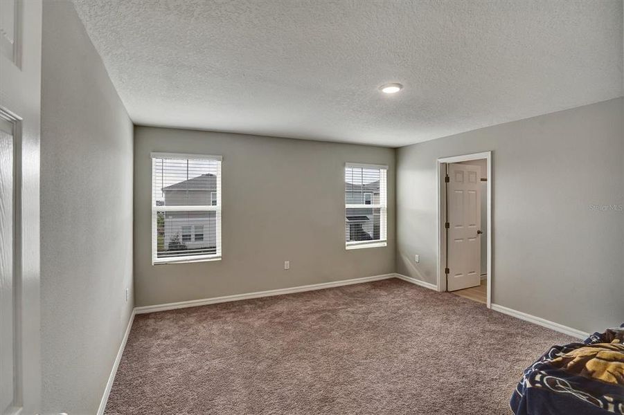 Spacious, unfurnished interior of a new home in Hammock Reserve, Haines City (Image 16).