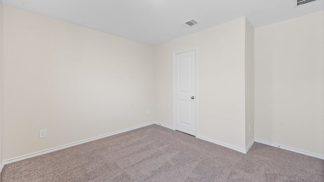 Spacious, unfurnished interior of a new home in Blaire Lake, Tyler (Image 27).