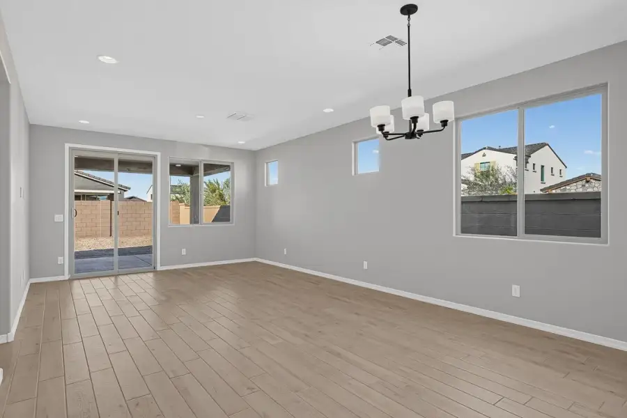 Spacious, unfurnished interior of a new home in Allen Ranches, Litchfield Park (Image 15).