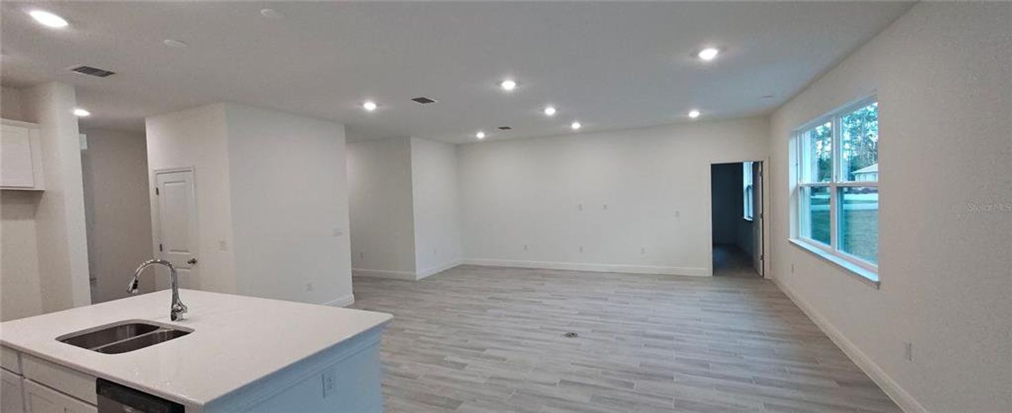 Spacious, unfurnished interior of a new home in , Palm Coast (Image 7).