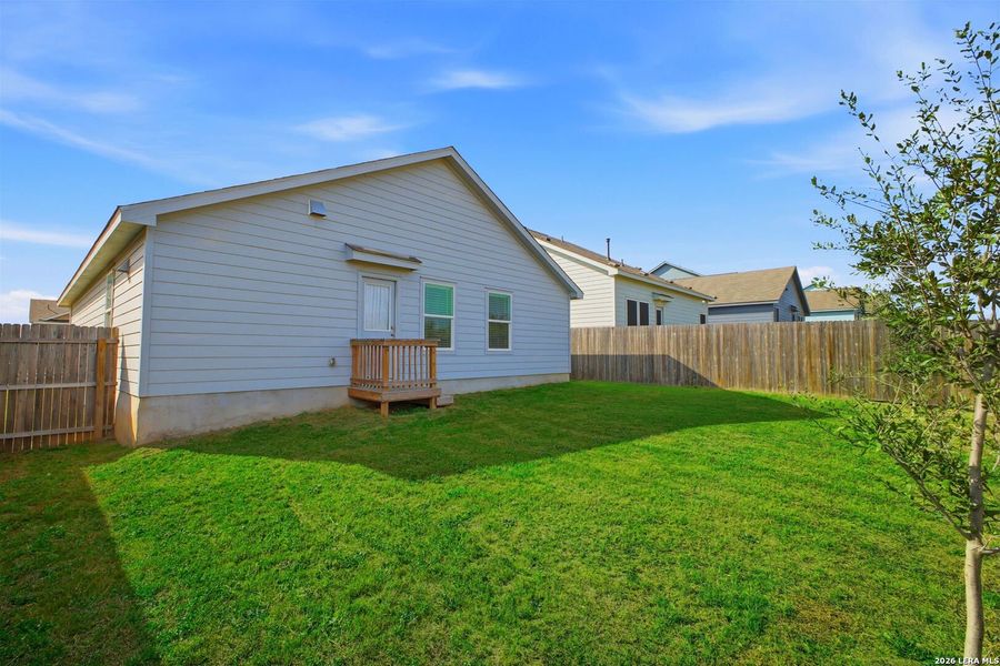 Exterior details and patio area of a home in Lodi Grove, Floresville (Image 20).