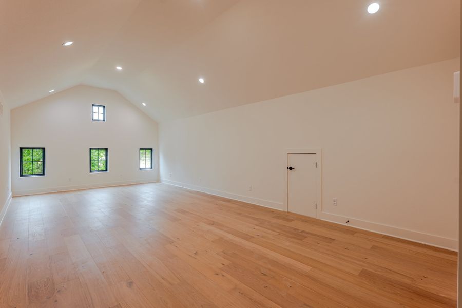 Spacious, unfurnished interior of a new home in Eagles Bluff, Weatherford (Image 26).