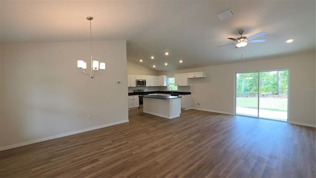 Spacious, unfurnished interior of a new home in , Citrus Springs (Image 25).