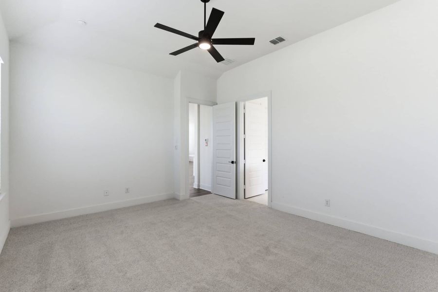 Spacious, unfurnished interior of a new home in Sienna Lakes, San Antonio (Image 36). Spacious, unfurnished interior of a new home in Sienna Lakes, San Antonio (Image 36).