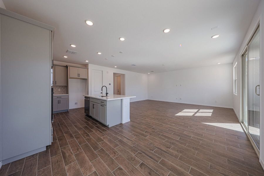 Spacious, unfurnished interior of a new home in Pinnacle at San Tan Heights, San Tan Valley (Image 10).