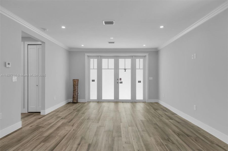 Spacious, unfurnished interior of a new home in , Key Largo (Image 22).