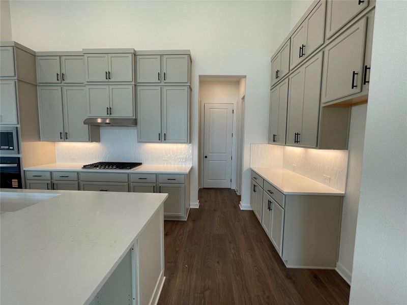 Beautiful finishes in Light & Bright Kitchen Beautiful finishes in Light & Bright Kitchen