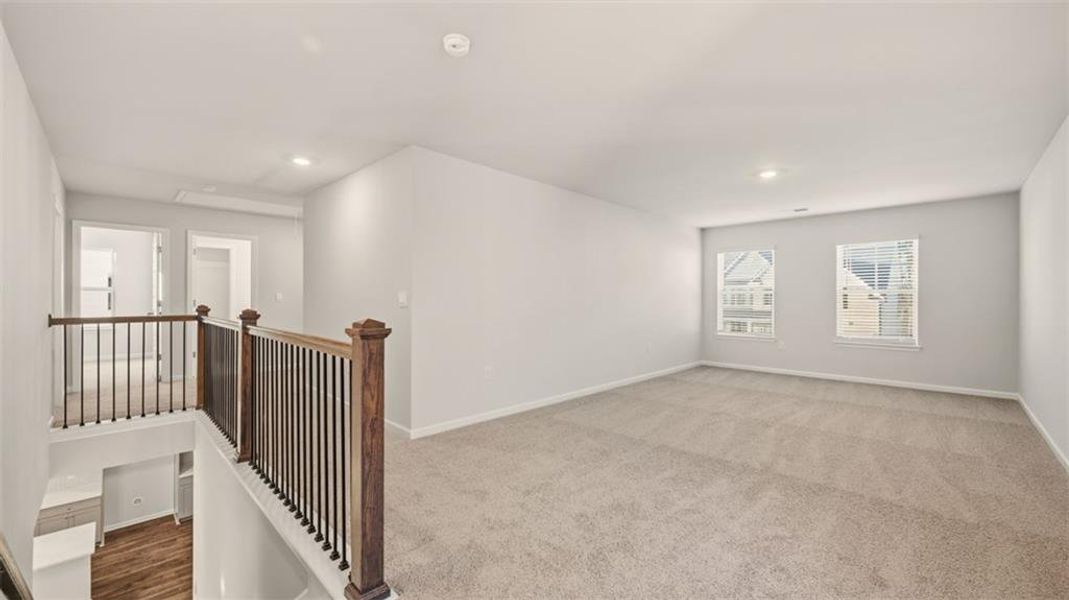 Spacious, unfurnished interior of a new home in Water Oak Estates, Lawrenceville (Image 32).