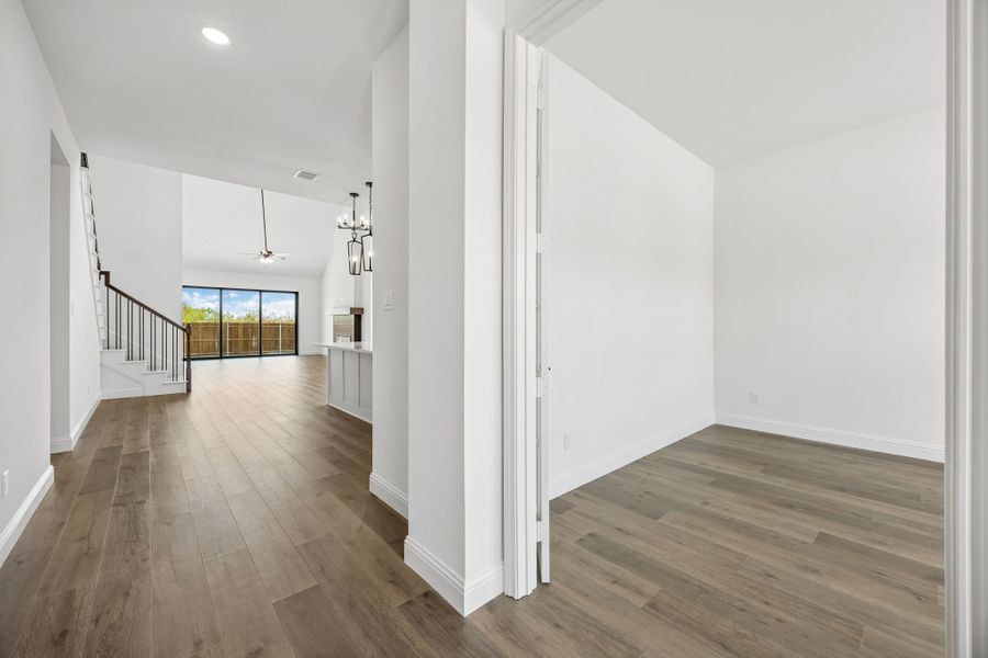 Spacious, unfurnished interior of a new home in Country Lakes, Denton (Image 16).