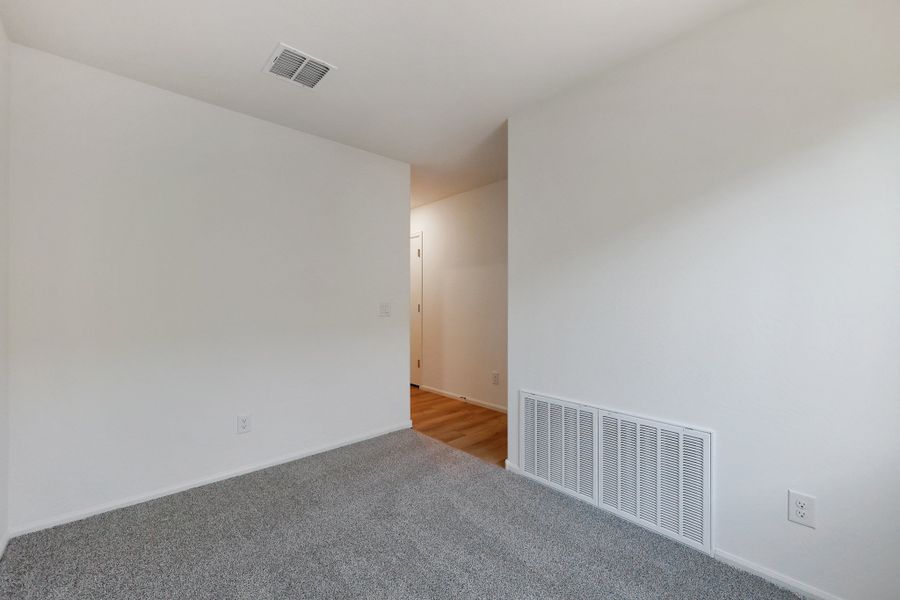 Spacious, unfurnished interior of a new home in Cross Creek Ranch, Coolidge (Image 17).
