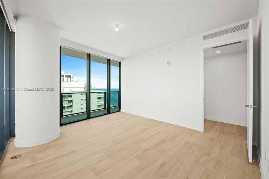 Spacious, unfurnished interior of a new home in , Pompano Beach (Image 22).