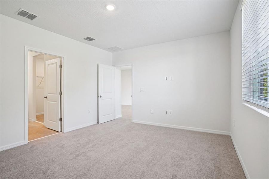 Spacious, unfurnished interior of a new home in Ridgehaven - Villas, Ormond Beach (Image 20).