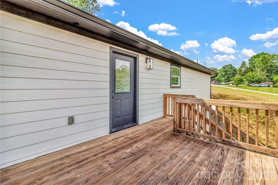 Exterior details and patio area of a home in , Marion (Image 21).