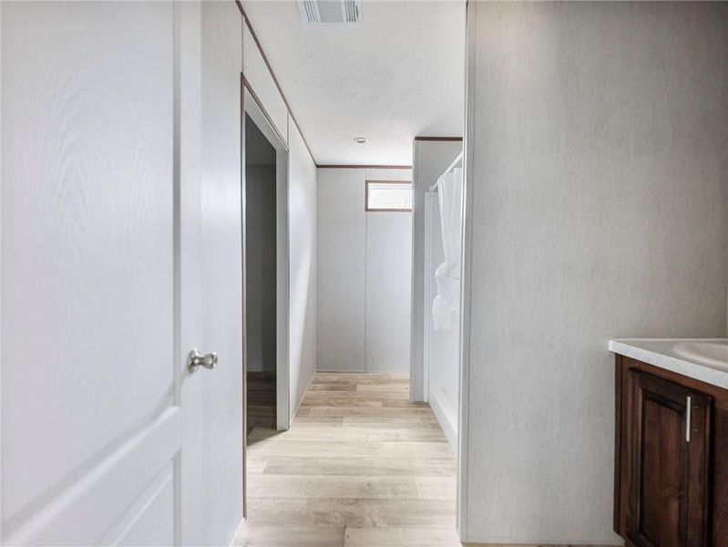 Spacious, unfurnished interior of a new home in , Lula (Image 23).