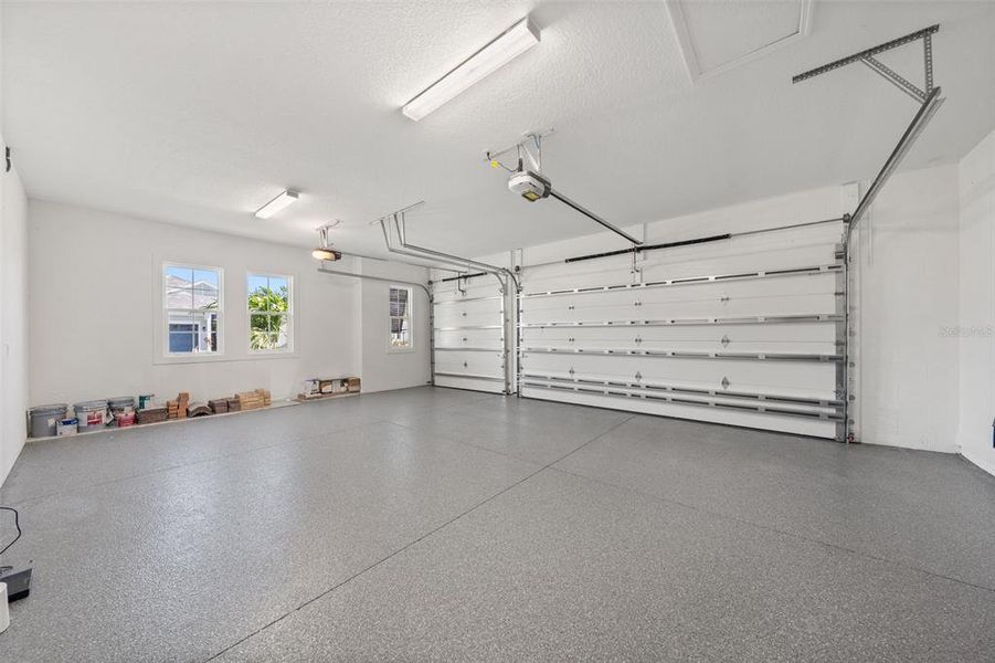 Spacious, unfurnished interior of a new home in , Sarasota (Image 43).