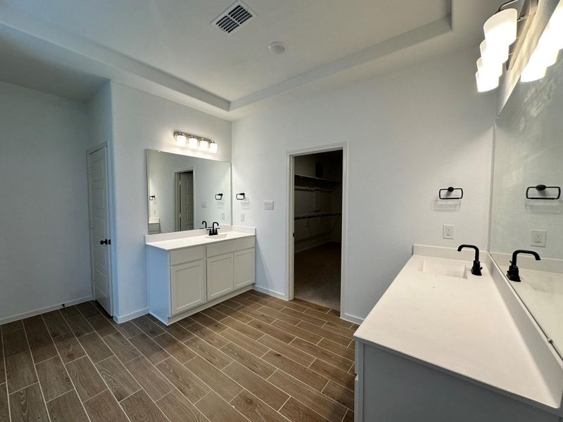 Furnished interior view inside a new home in Creekhaven, Iowa Colony (Image 10).