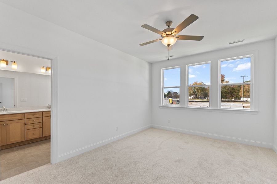 Representative unfurnished interior of a home built from the The Hemlock by RobuckHomes in Kennebec Crossing, Angier (Image 123).