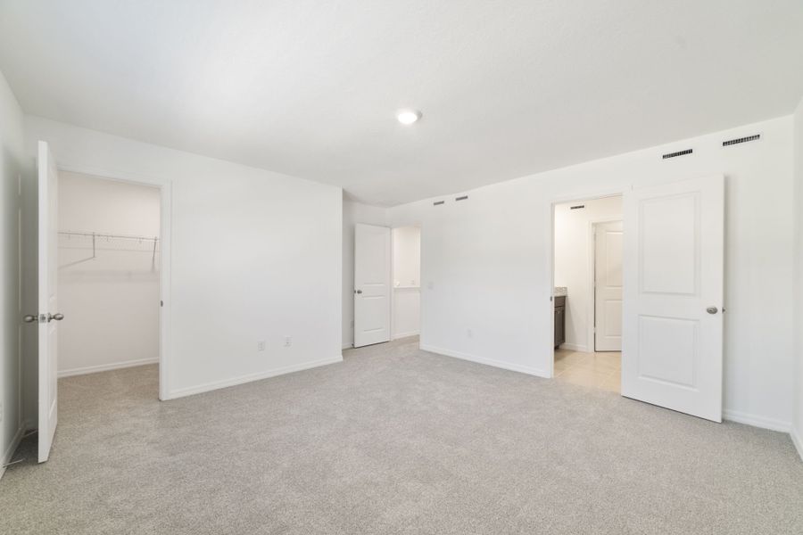 Spacious, unfurnished interior of a new home in Towns at Greenleaf, Oviedo (Image 24).