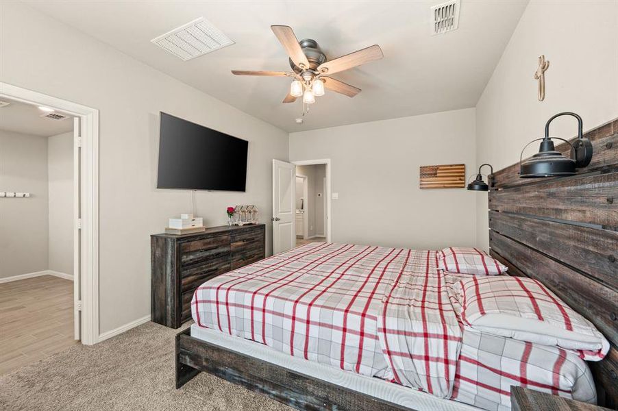 Furnished interior view inside a new home in Heritage Village, Haltom City (Image 17). Furnished interior view inside a new home in Heritage Village, Haltom City (Image 17).