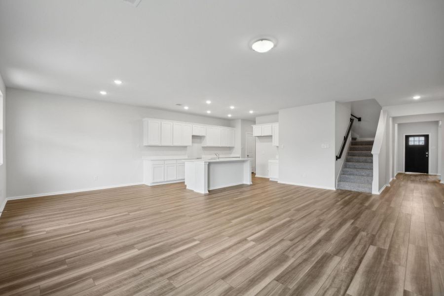 Spacious, unfurnished interior of a new home in Saint Tropez, Huffman (Image 14).