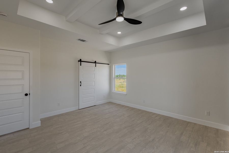 Spacious, unfurnished interior of a new home in , Eagle Pass (Image 17).