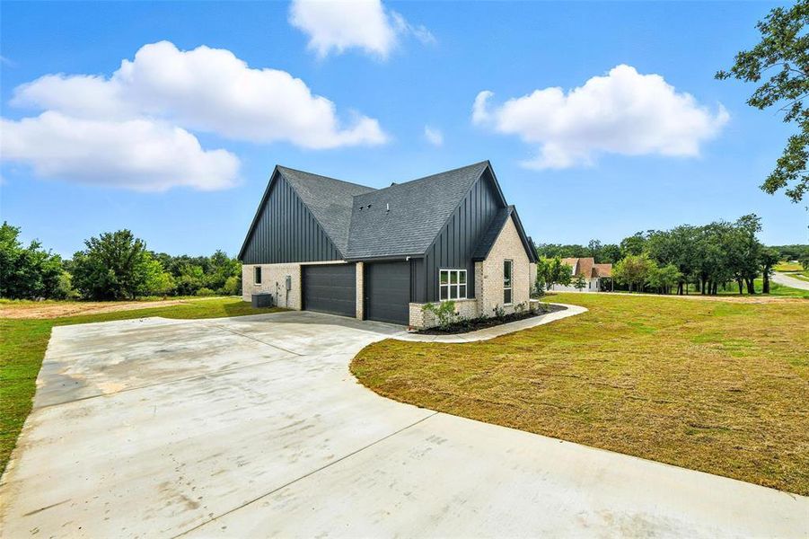 Front exterior of a new home in , Weatherford, TX, highlighting curb appeal (Image 22).