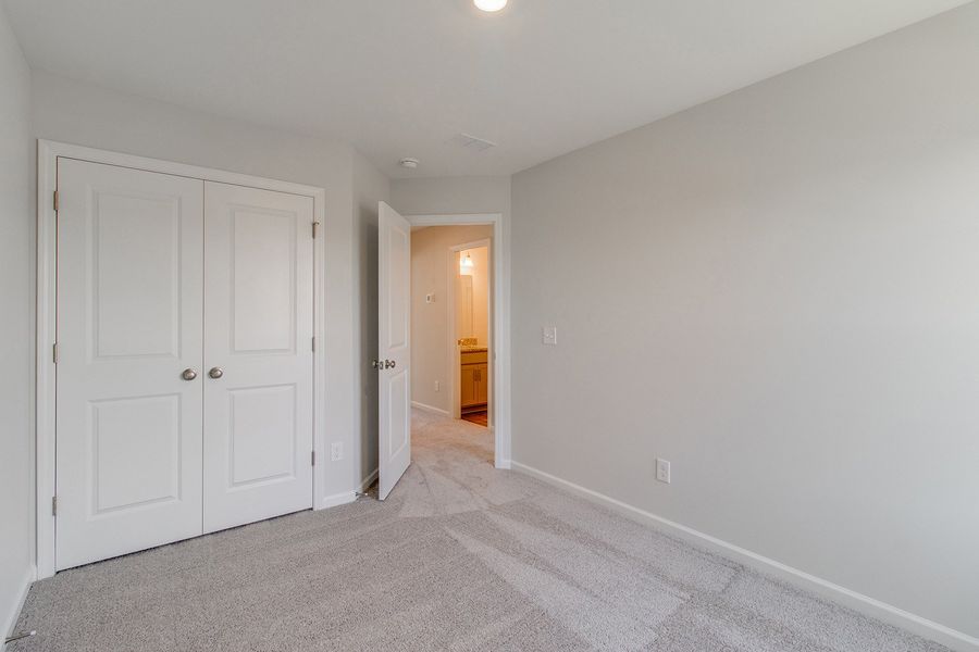 Spacious, unfurnished interior of a new home in Astoria, Columbia (Image 24).