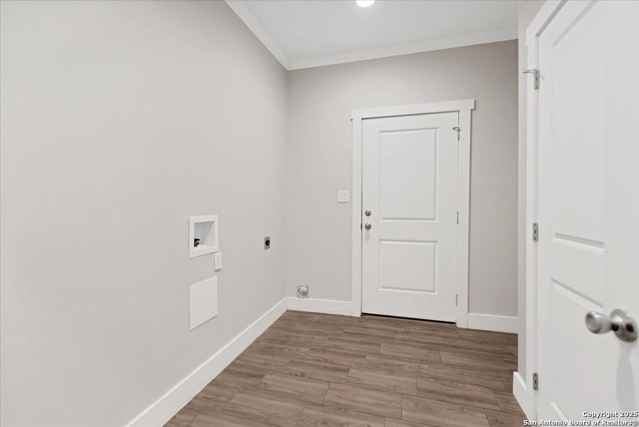 Spacious, unfurnished interior of a new home in , San Antonio (Image 9).