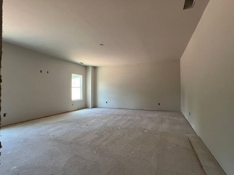 Spacious, unfurnished interior of a new home in Highgate, Newnan (Image 4).