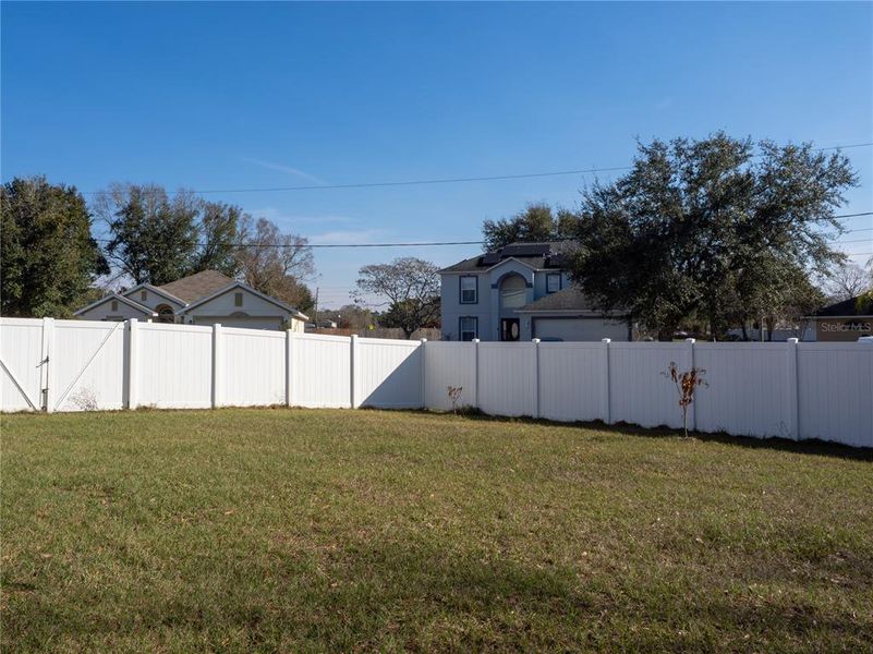 Exterior details and patio area of a home in Poinciana Enclave, Kissimmee (Image 19).