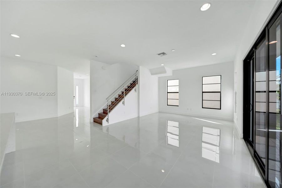 Spacious, unfurnished interior of a new home in Marina Landings, Fort Lauderdale (Image 40).