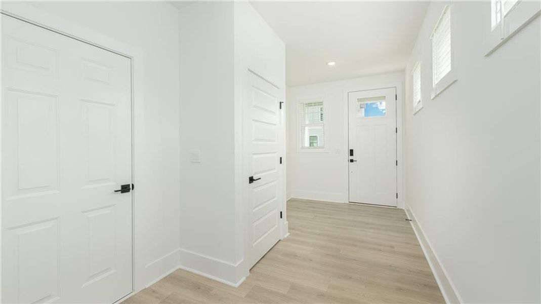 Spacious, unfurnished interior of a new home in The Village at Sandy Plains, Marietta (Image 9).
