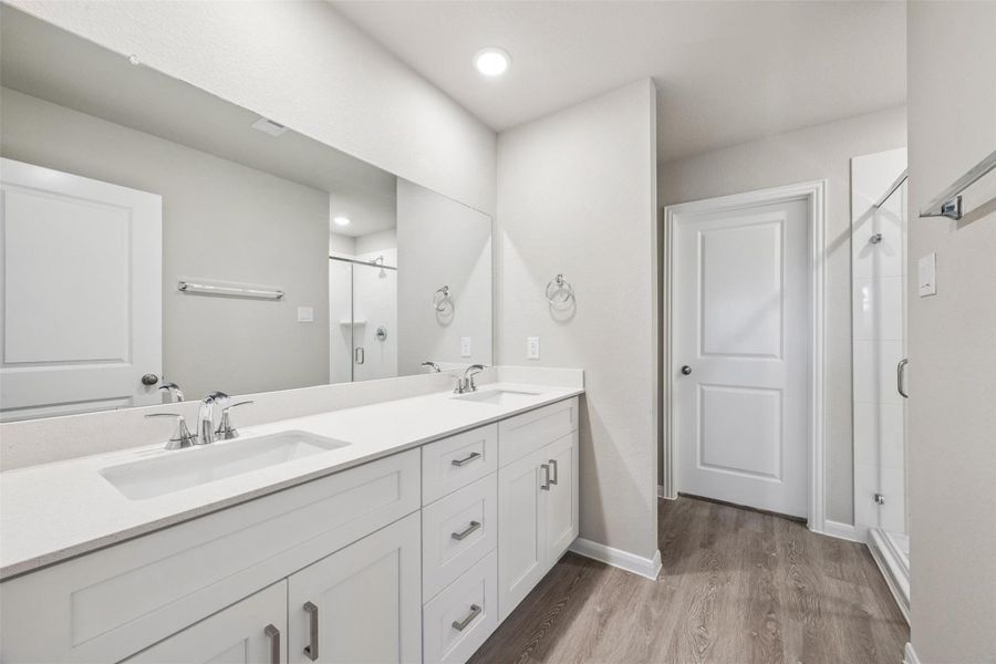 Furnished interior view inside a new home in , Texas City (Image 5).