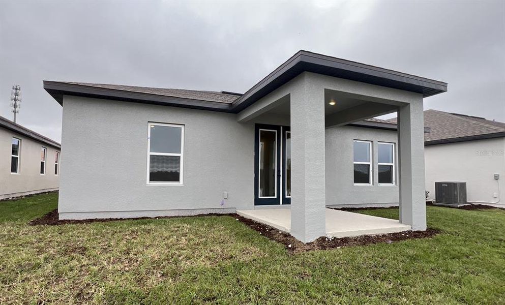 Exterior details and patio area of a home in , Kissimmee (Image 4).