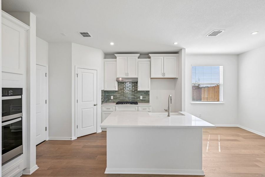 Furnished interior view inside a new home in Porter Country, Buda (Image 4).