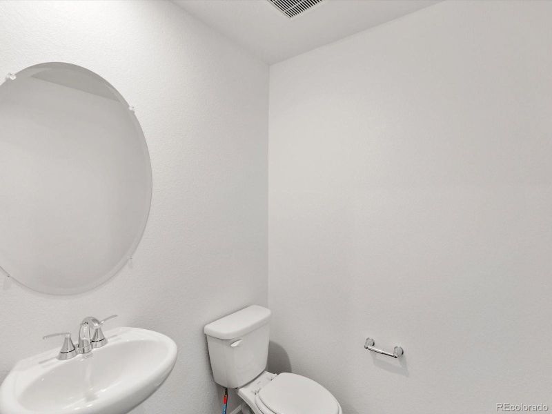 Main Level 1/2 Bathroom.