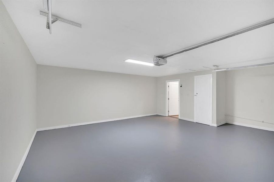 Spacious, unfurnished interior of a new home in , Waxahachie (Image 18).