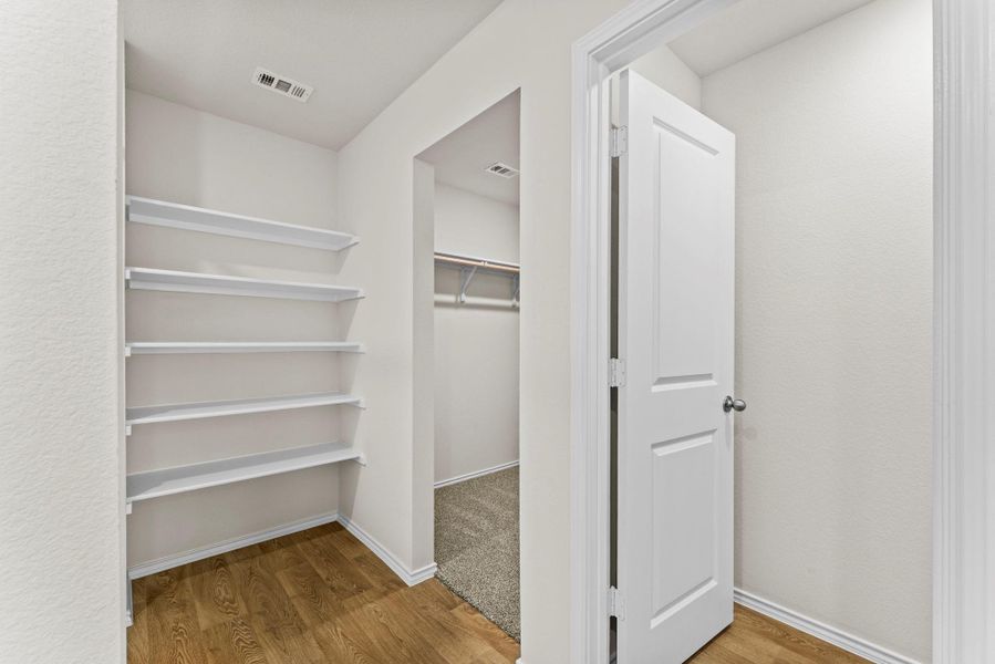 Spacious, unfurnished interior of a new home in Bollinger, Maxwell (Image 15).